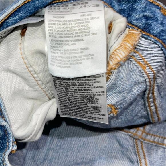 501 Womens Levi's Shorts distress cuffed Medium Wash size 27 - Picture 3 of 3